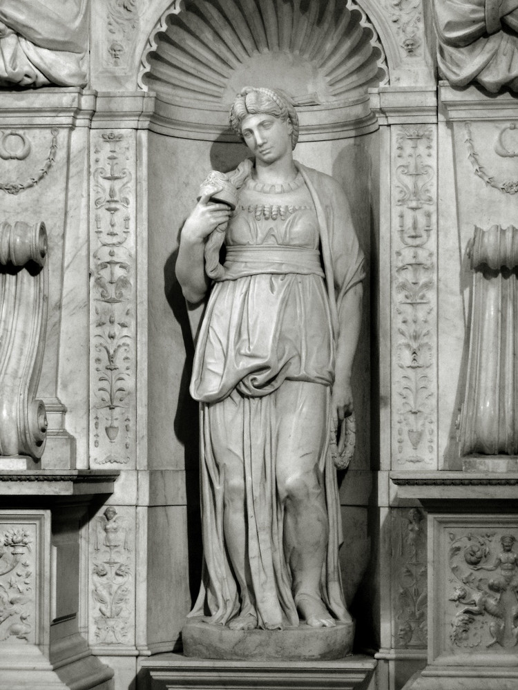 雅各的第一个妻子利亚（Leah）的雕像，作者米开朗基罗。.jpg